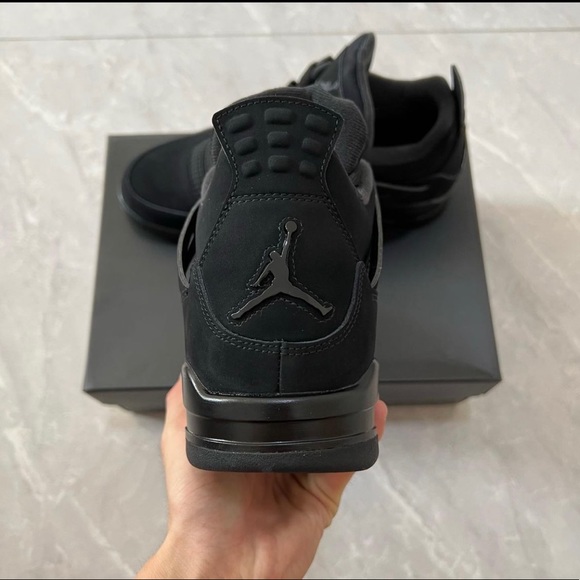 Air Jordan 4 Retro \'Black Cat\' 2020
